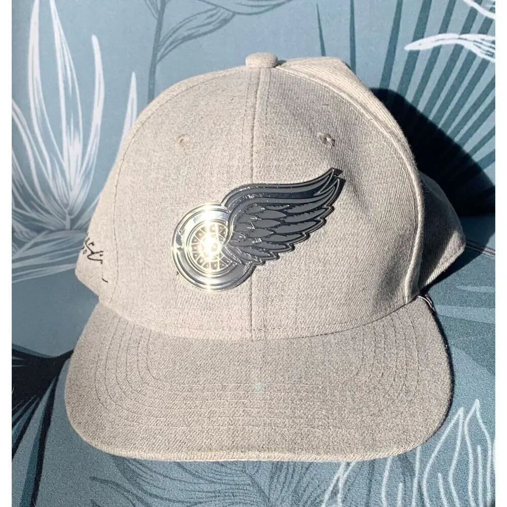 NEW Detroit Red Wings Melonwear Gray Metal Logo TRUCKER BASEBALL HAT CAP